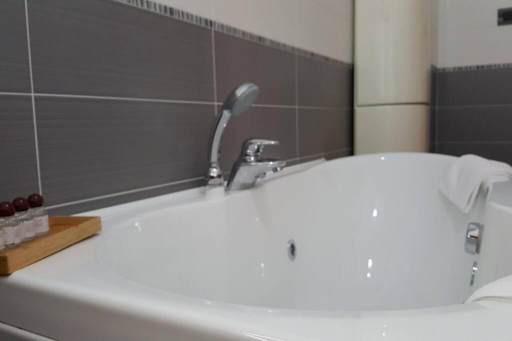 XX Settembre Matera - Room And Relax Luaran gambar